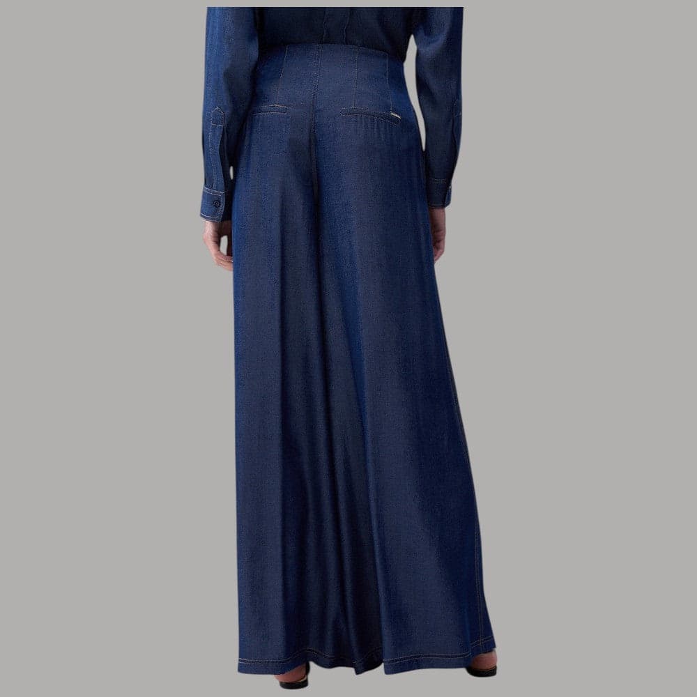 Liu Jo Jeans Super Flare: Eleganza e Comfort Effortless - 2