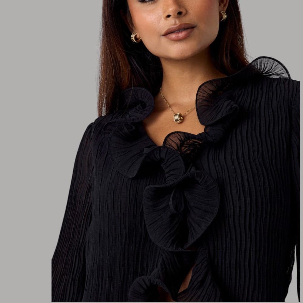Blusa Guess Nera in Chiffon con Volant e Scollo a V - 4