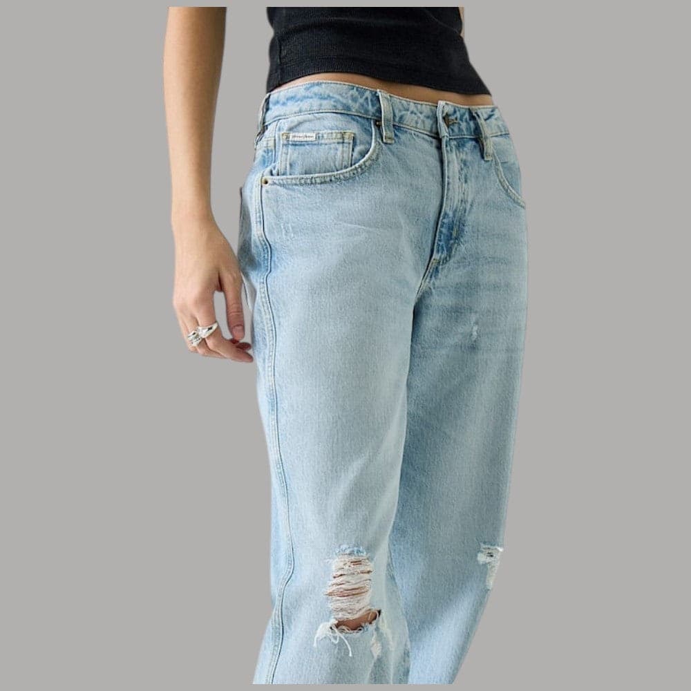 Jeans Boyfriend Guess GJ Rilassati in Denim Chiaro Strappato - 4