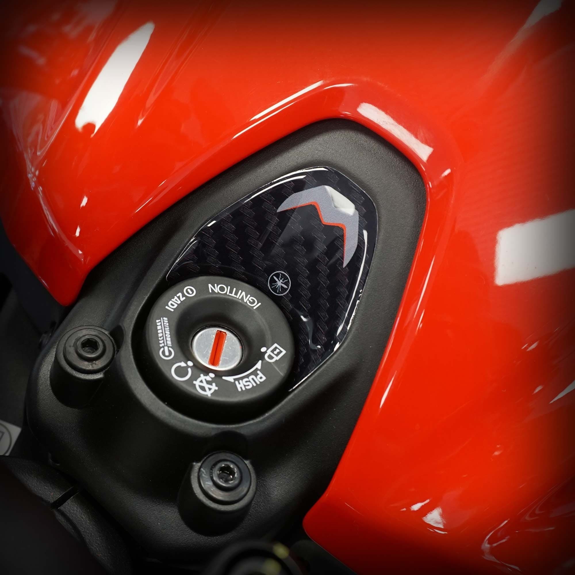 Adesivo 3D Protezione Zona Chiave moto compatibile con Ducati Monster V2