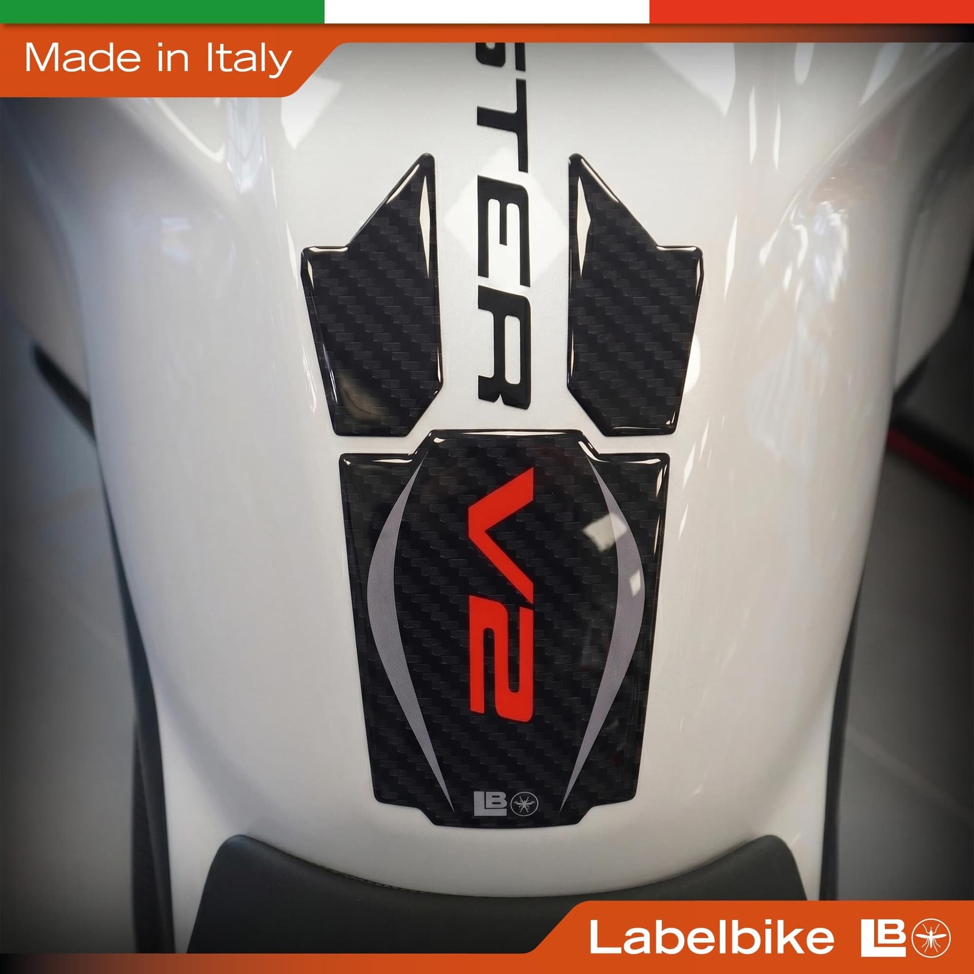 Paraserbatoio moto adesivo resin 3D compatibile con Ducati Monster V2 2026 - 3