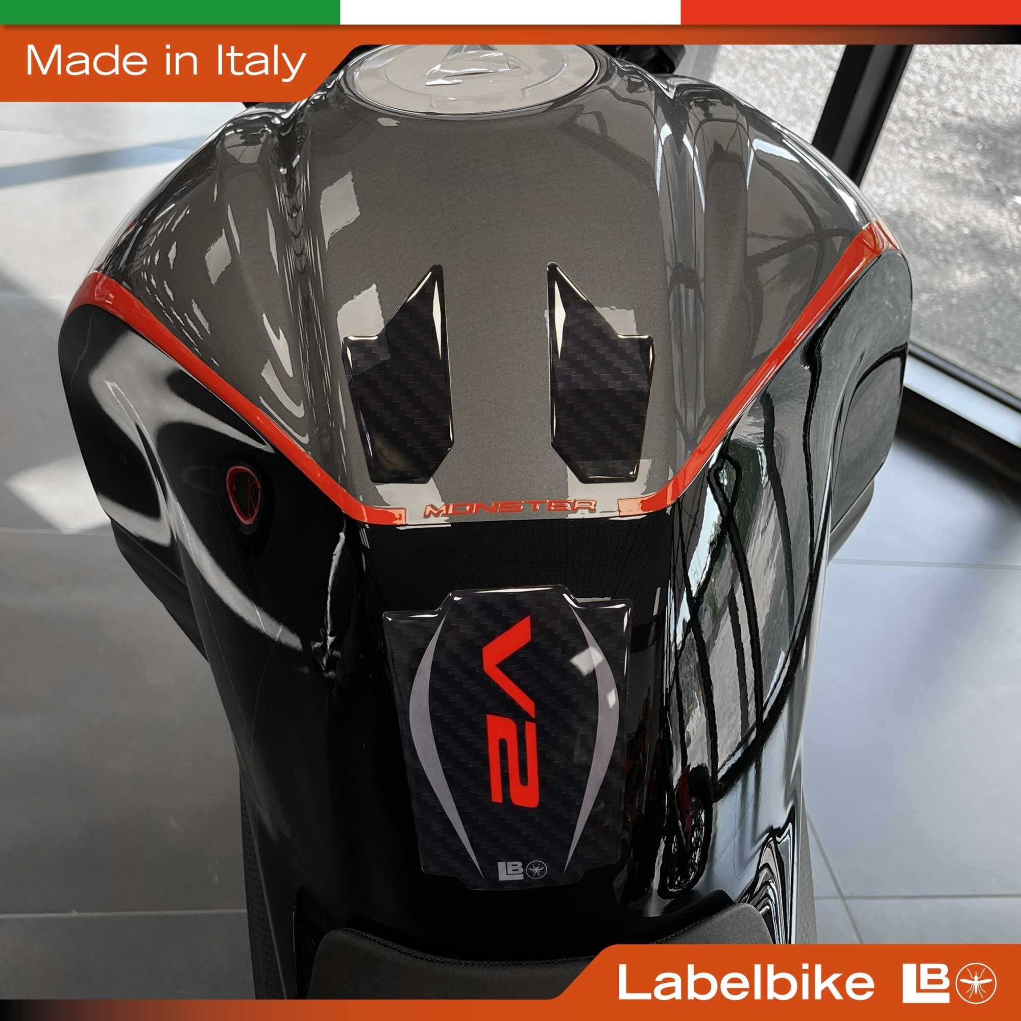 Paraserbatoio moto adesivo resin 3D compatibile con Ducati Monster V2 2026 - 4