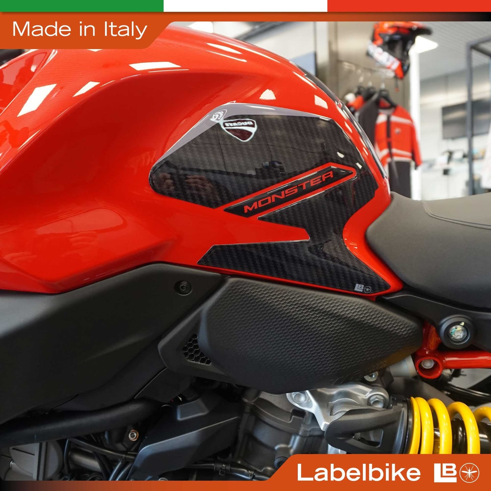 Adesivi 3D Laterali serbatoio moto compatibili con Ducati Monster V2 2026 - 3