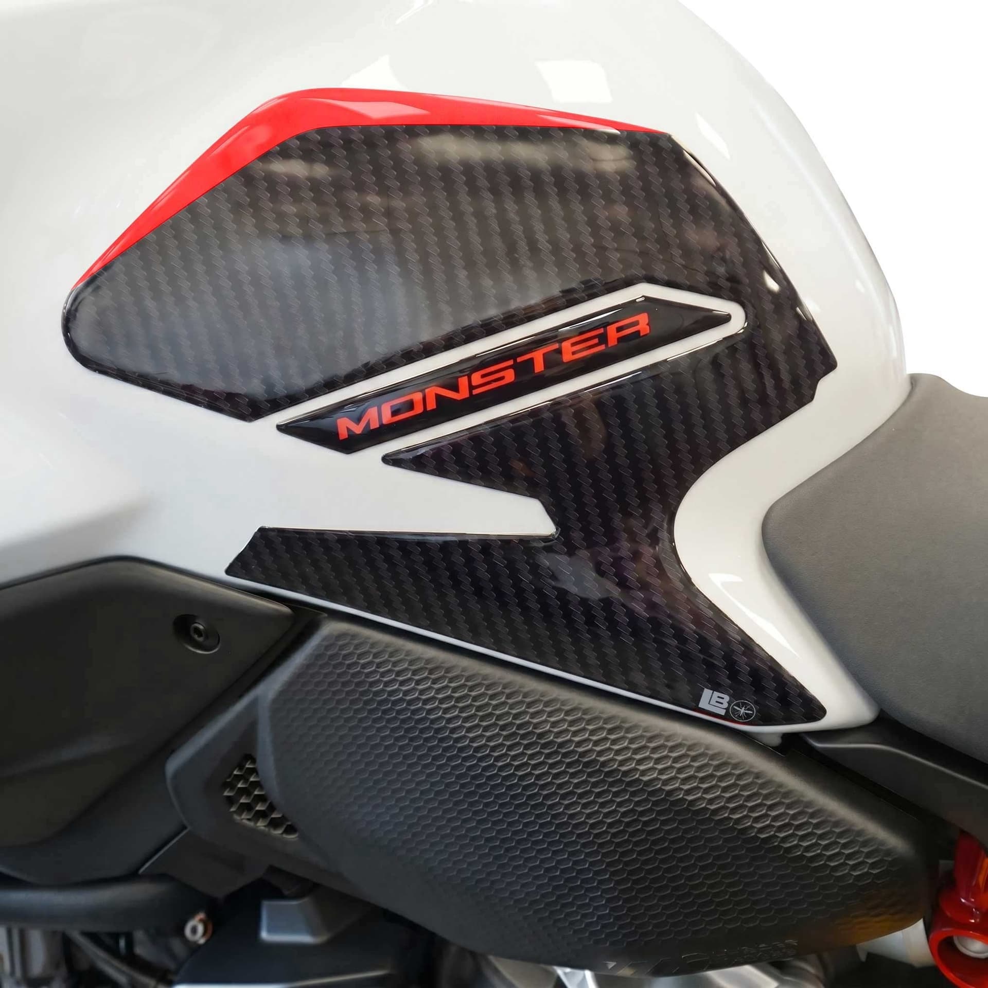 Adesivi 3D Laterali serbatoio moto compatibili con Ducati Monster V2 2026 - 8