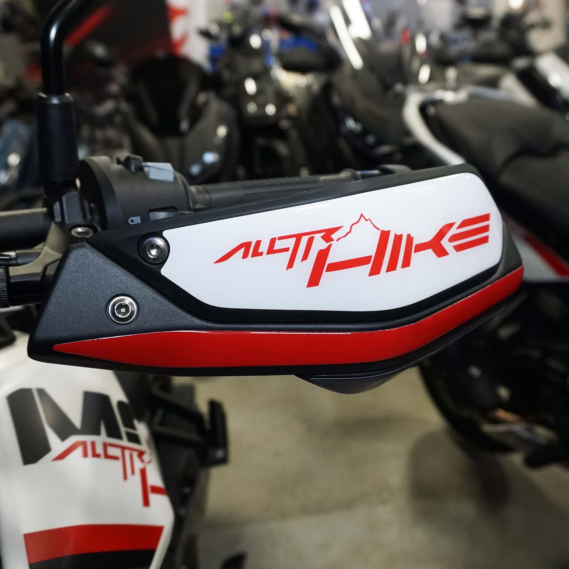 Protezioni Paramani Adesivi 3D compatibili con Moto Morini Alltrhike 450 2026 - 7
