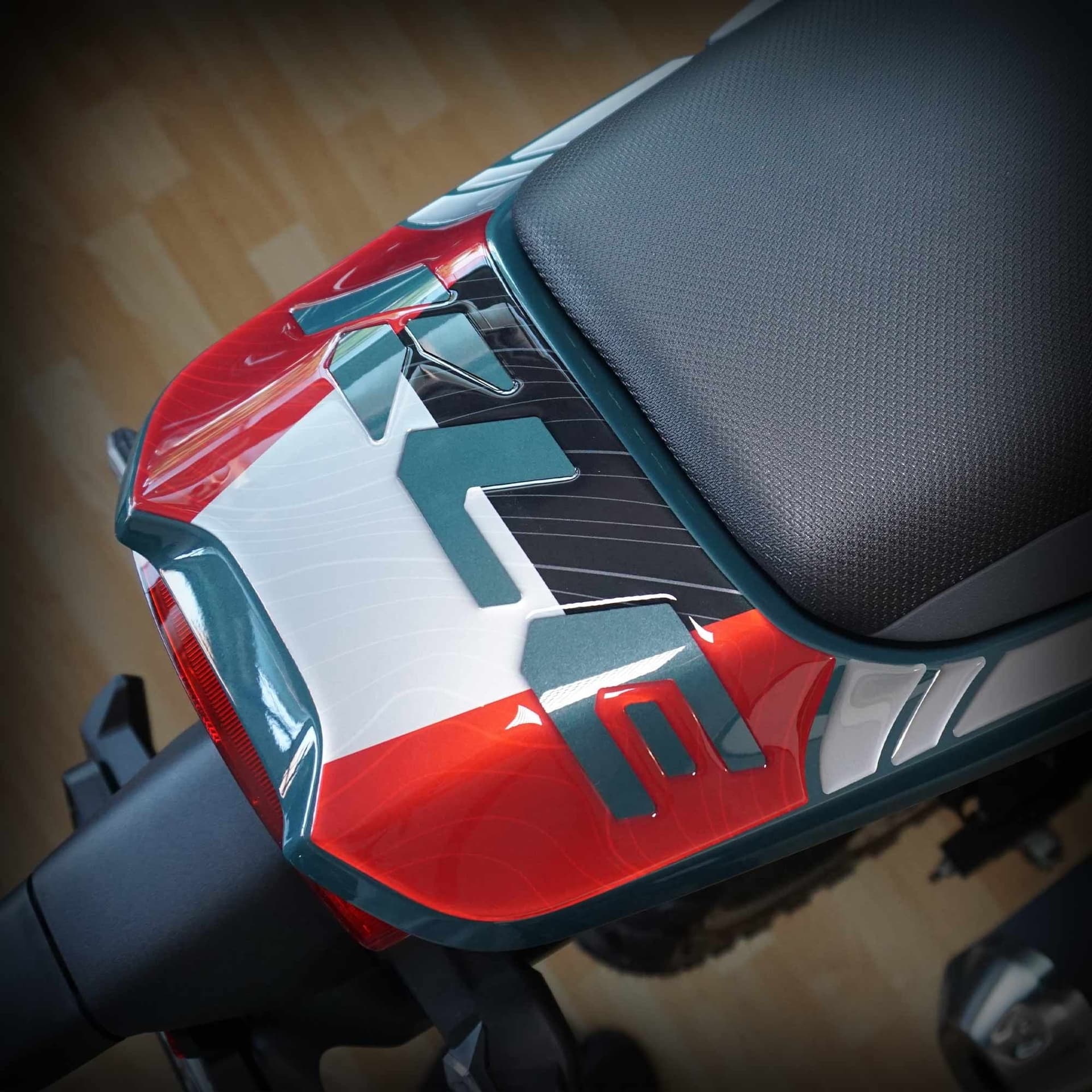 Adesivo 3D Protezione Codino moto compatibile con Kawasaki KLE500 2026