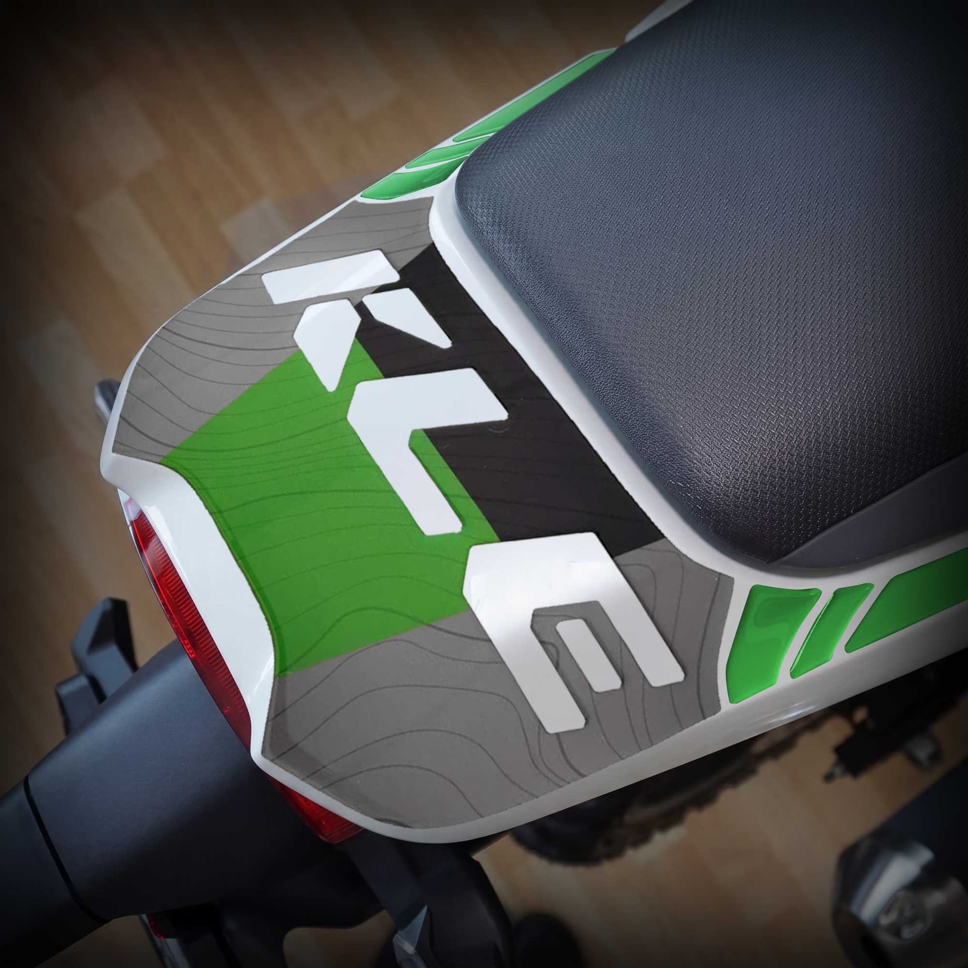 Adesivo 3D Protezione Codino moto compatibile con Kawasaki KLE500 2026 - 15