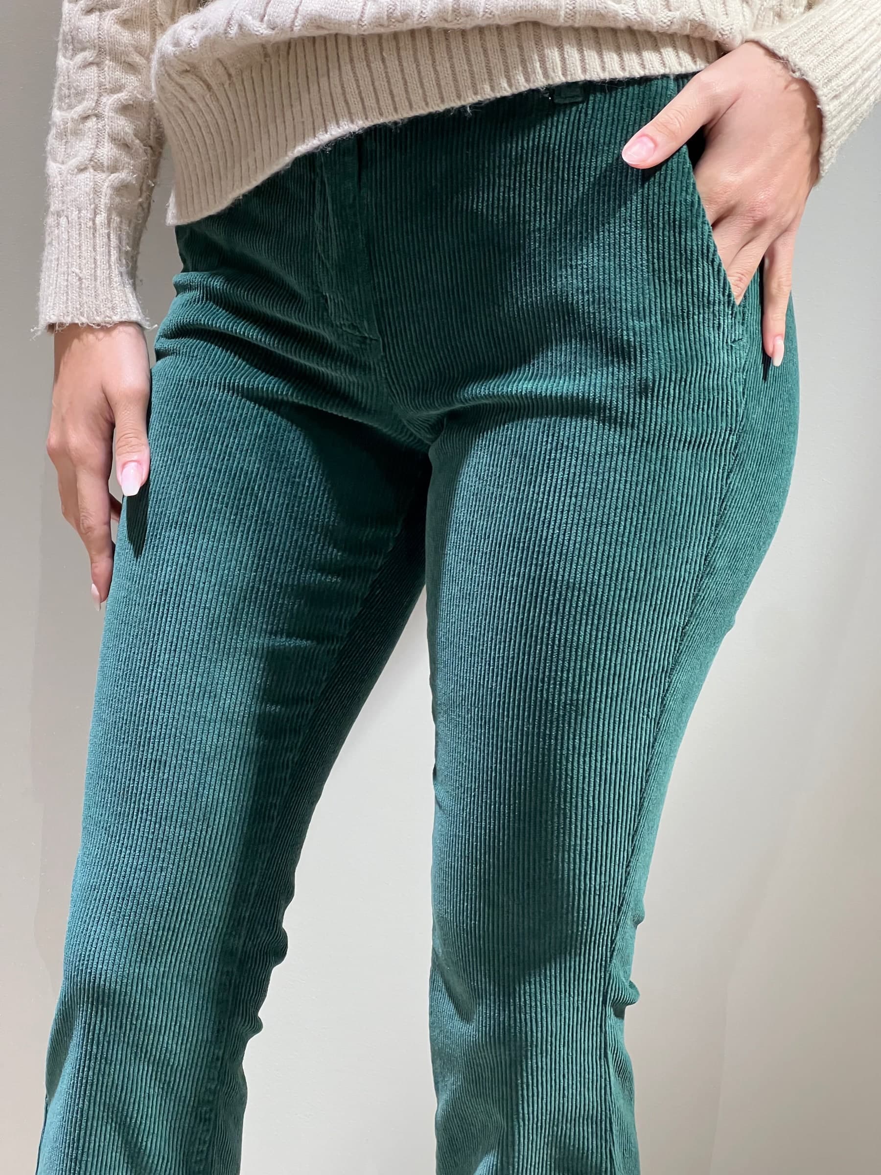 Pantaloni a zampa in velluto a coste - 4