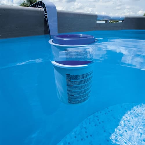 Skimmer di superficie a parete per raccolta di foglie e dispenser cloro piscina con struttura - 3