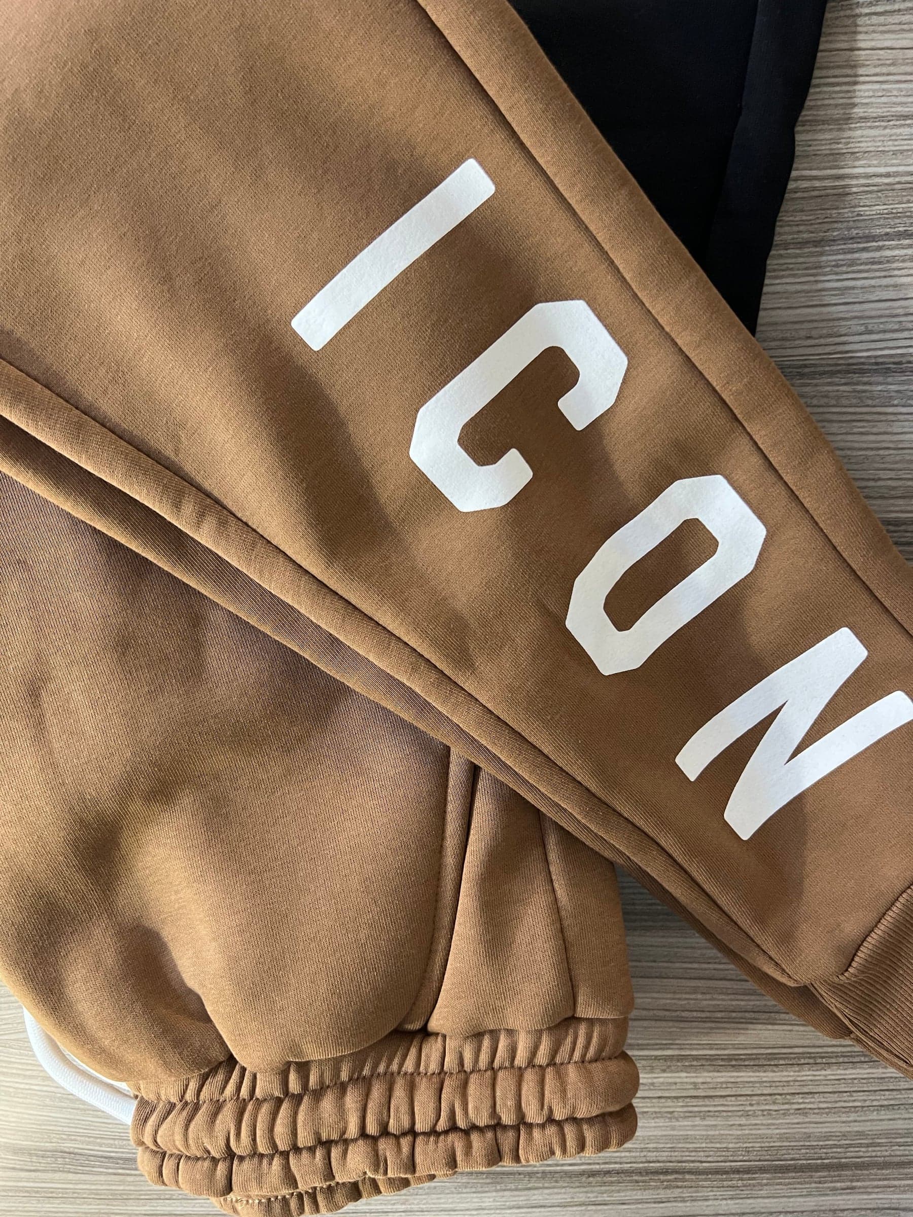 Pantlone logo - 3