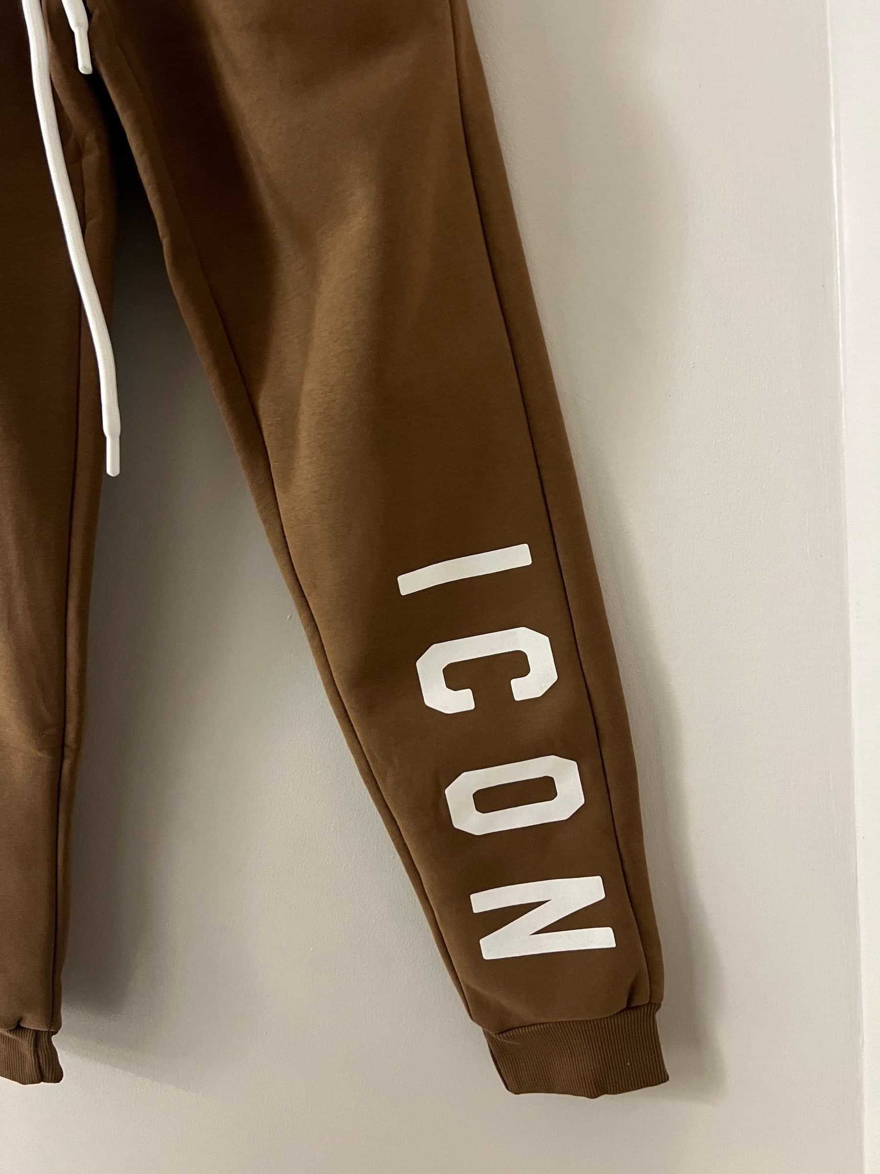 Pantlone logo - 10