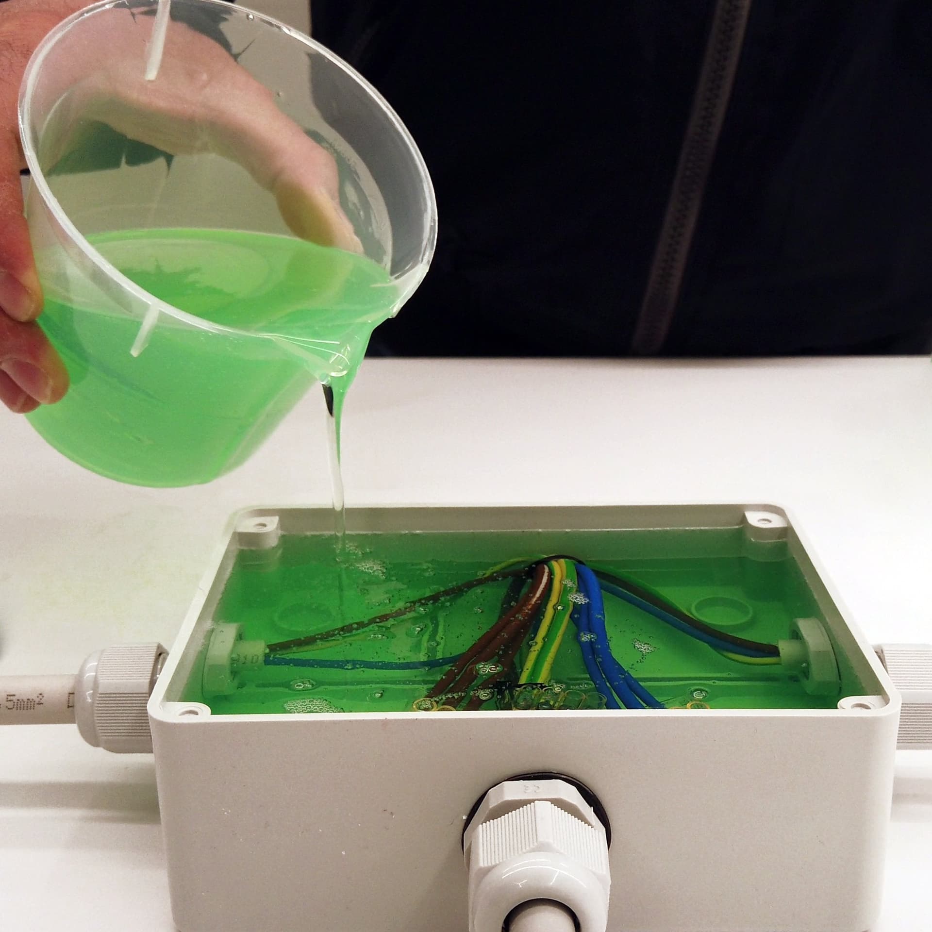 Gel bicomponente siliconico DuoGel per isolamento elettrico atossico bassa viscosità - 5