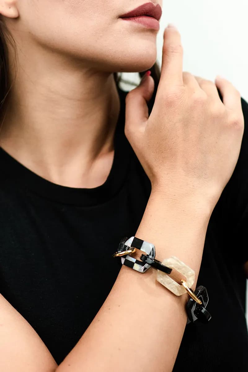 MYA ACCESSORIES | Bracciale a base quadrata in acrilico - 3