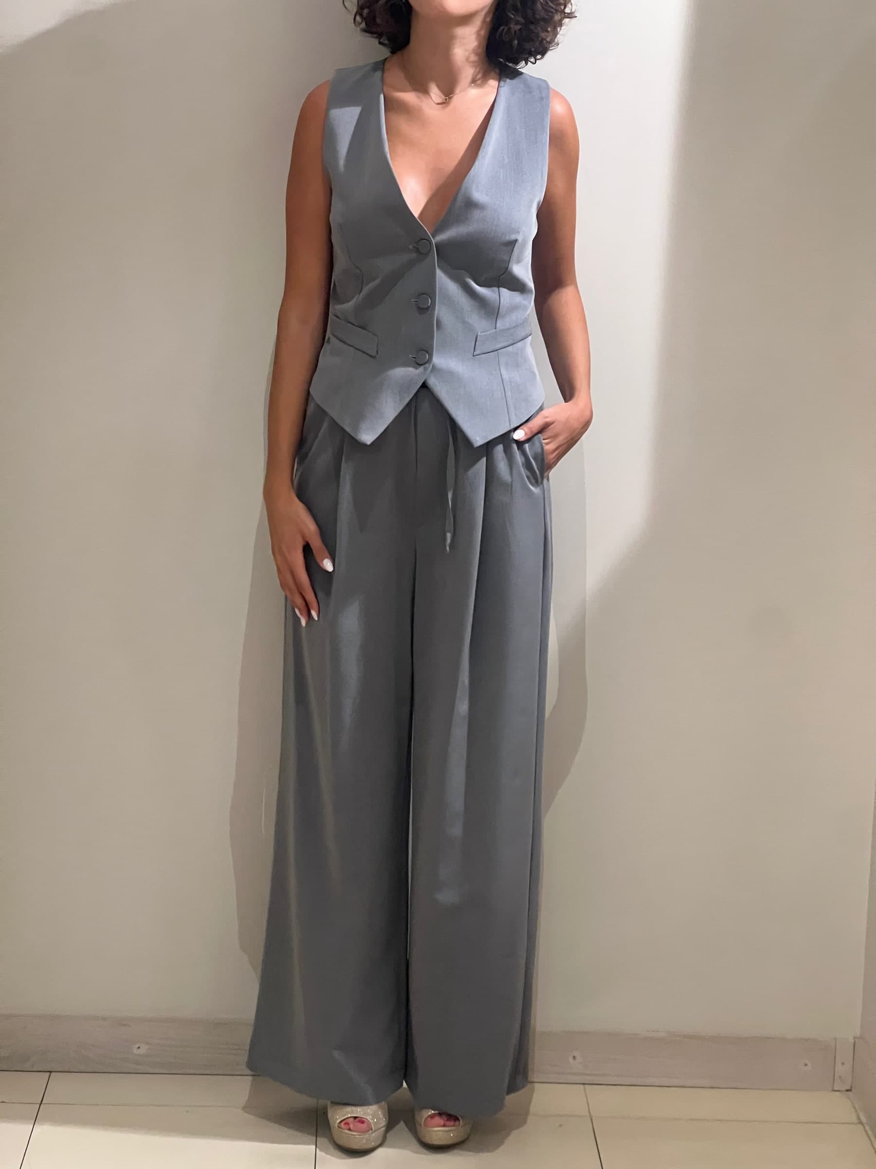 Gilet basic in grigio o nero - 2