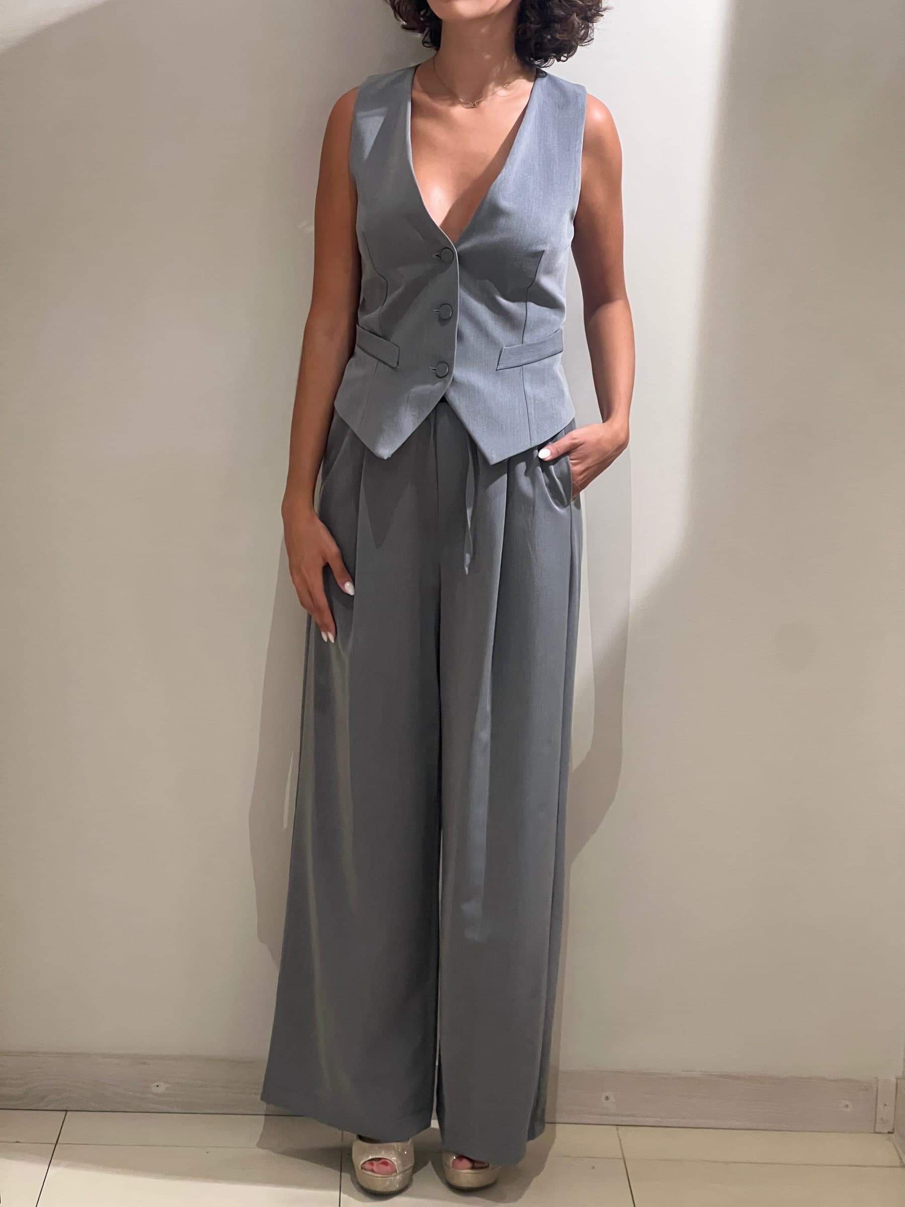 Gilet basic in grigio o nero - 3