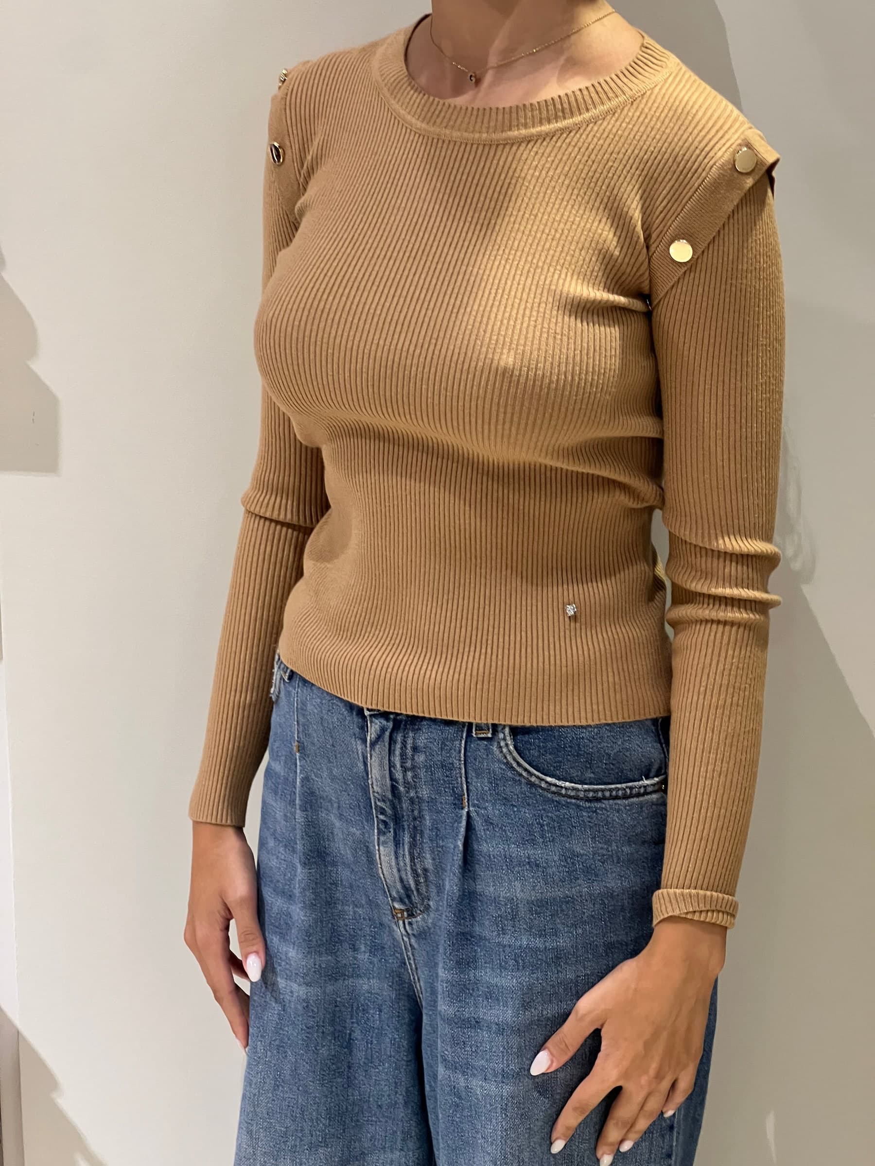 Maglia a costine bottoni oro - 2