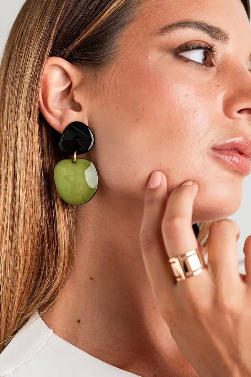 MYA ACCESSORIES | Orecchini in acrilico forma astratta - 3