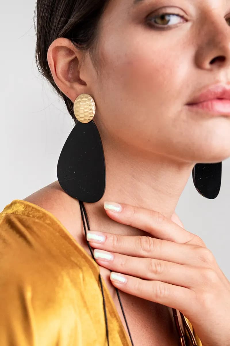 MYA ACCESSORIES | Orecchini pendenti in resina - 3