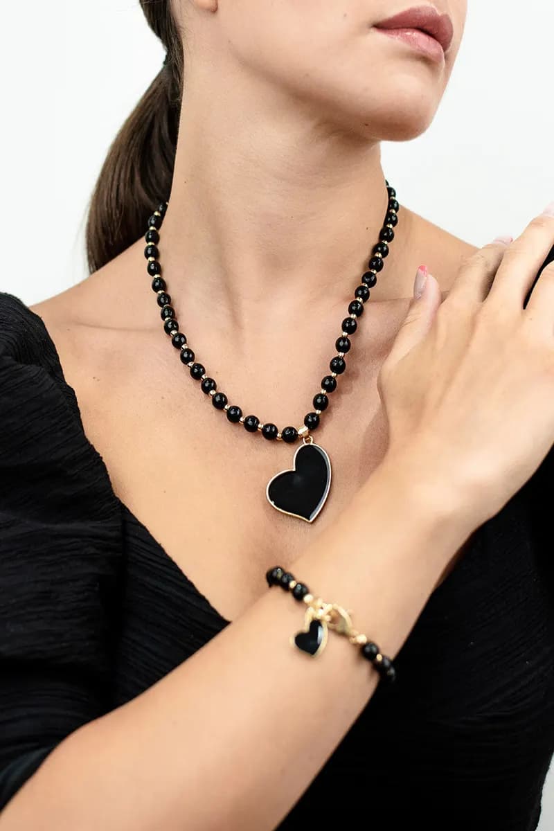 MYA ACCESSORIES | Collana con pietre nere e pendente a cuore - 3