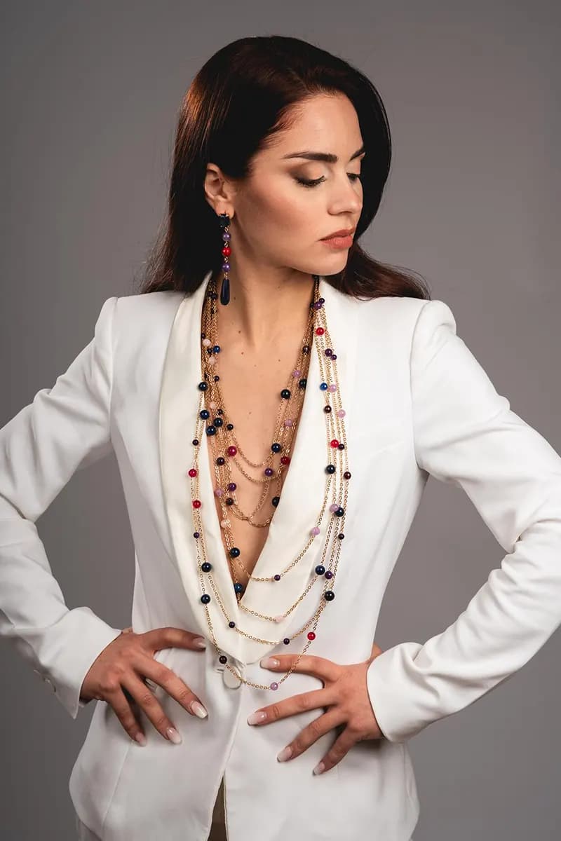 MYA ACCESSORIES | Collana multilinee in pepite di vetro - 4