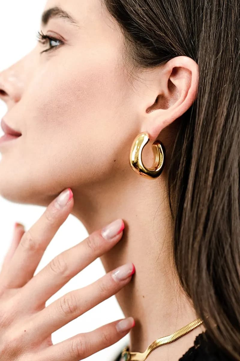 MYA ACCESSORIES | Orecchini quadrato bombato in acciaio - 3