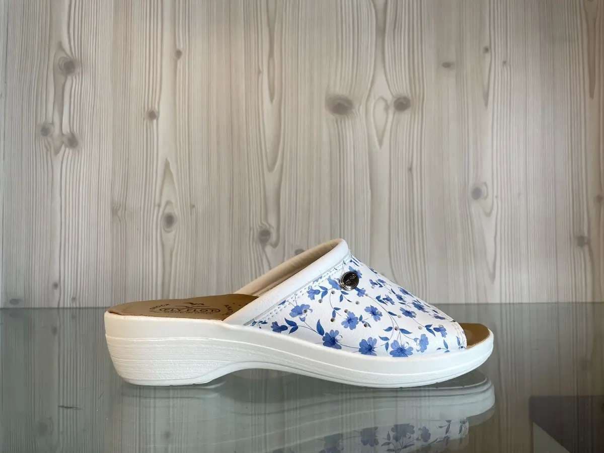Fly Flot Ciabatte sanitarie aperte donna evopell bianco fiori azzurri - 3