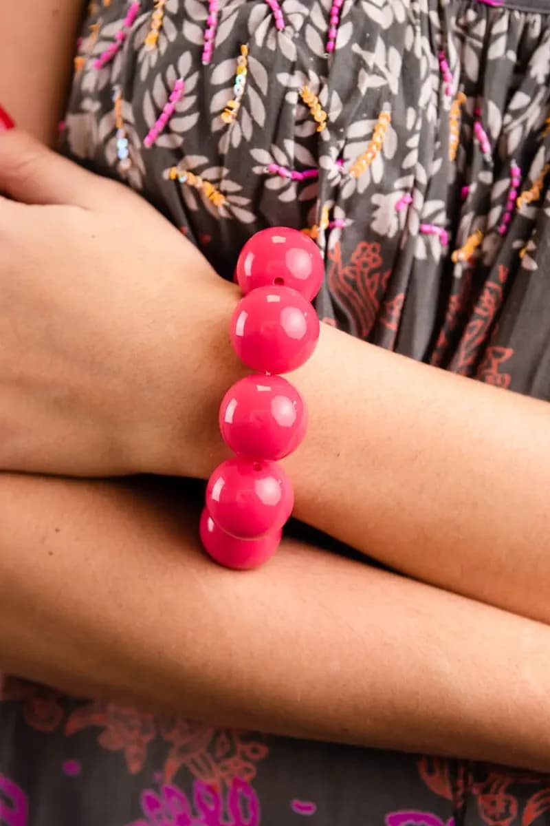 MYA ACCESSORIES | Bracciale con sfere XXL elastico in acrilico fucsia - 4