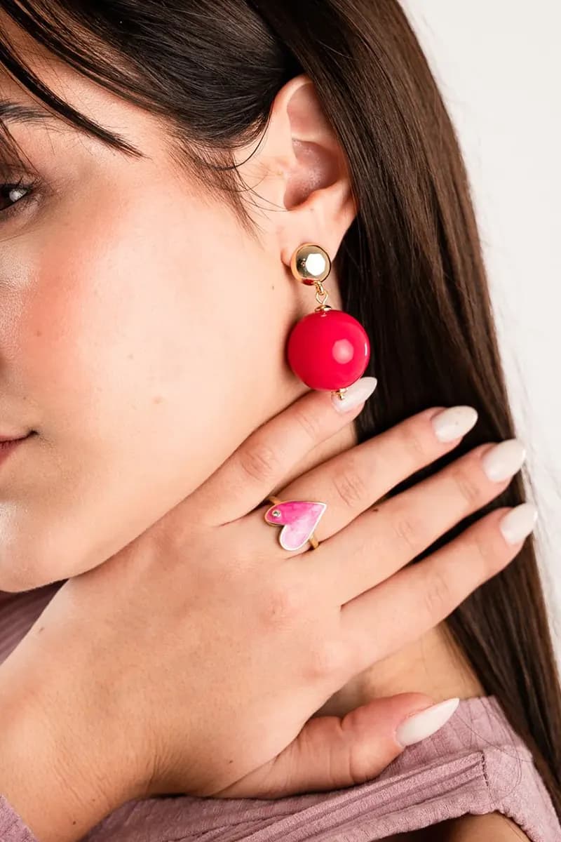 MYA ACCESSORIES | Orecchini in ottone con sfera XXL in acrilico fucsia - 3