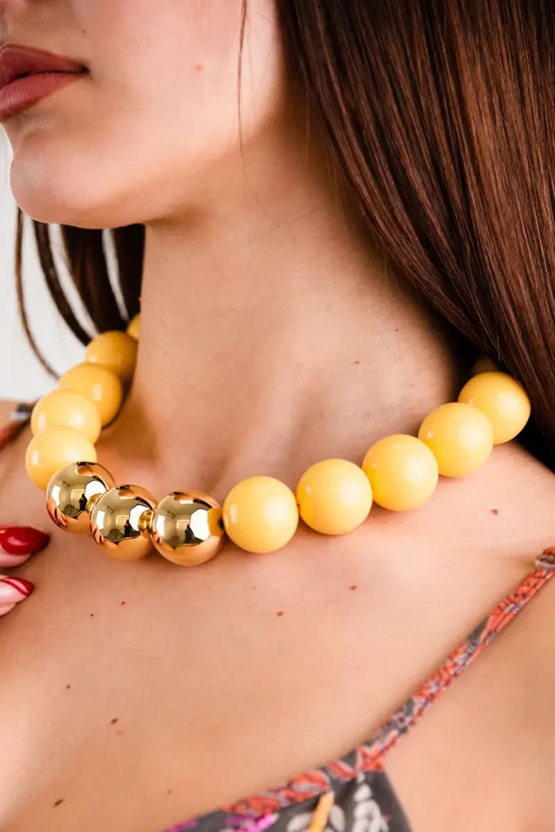MYA ACCESSORIES | Collana girocollo in acrilico con sfere gialle - 4