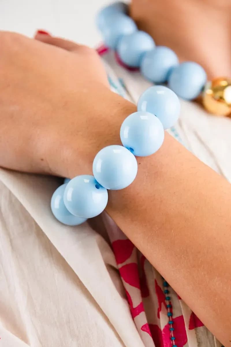 MYA ACCESSORIES | Bracciale con sfere XXL elastico in acrilico celeste - 4