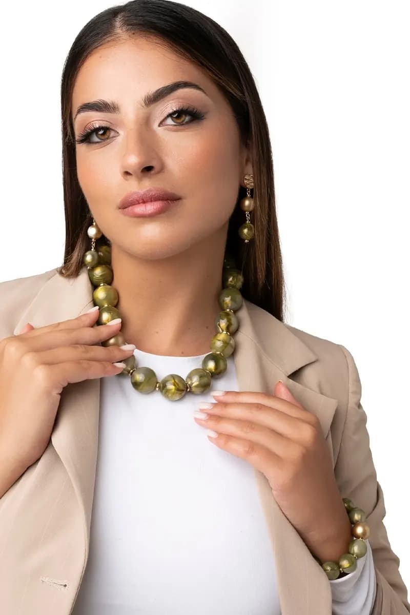 MYA ACCESSORIES | Collana girocollo con sfere dalle nuances verde - 2