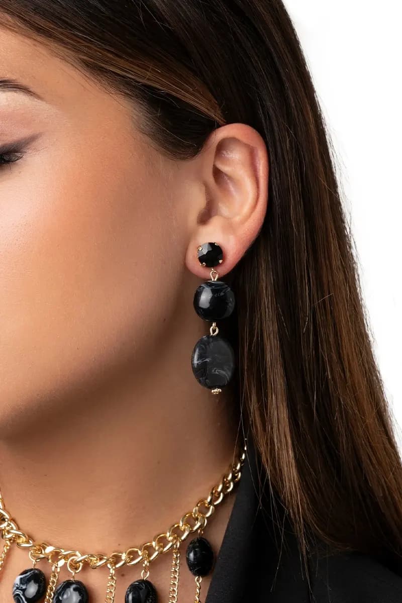 MYA ACCESSORIES | Orecchini pendenti con pietre in acrilico schiacciate - 3