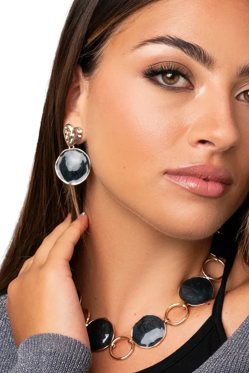 MYA ACCESSORIES | Orecchini pendenti placchetta cuore cerchio marmorizzato - 3