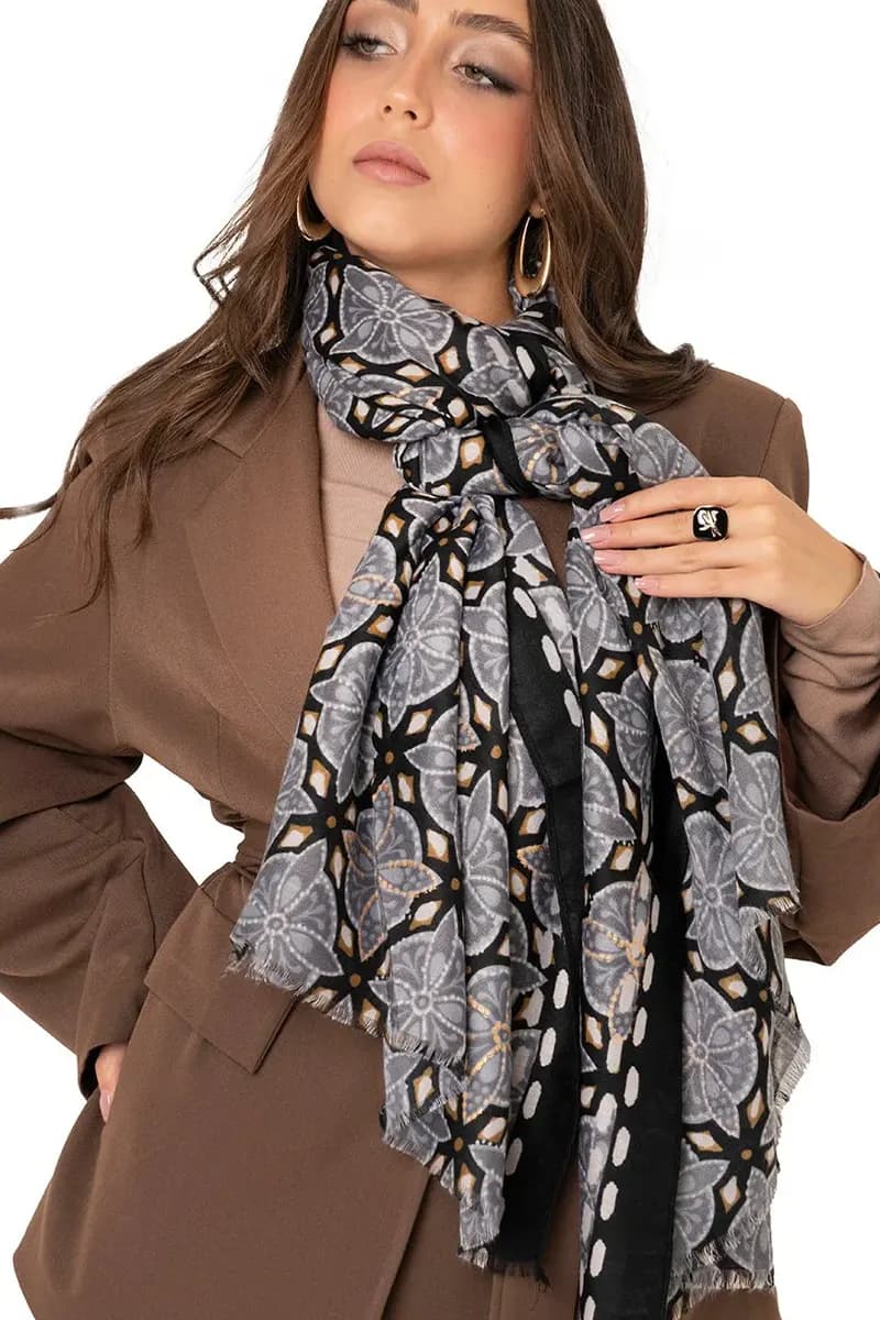 MYA ACCESSORIES | Sciarpa misto cotone nera con stampa - 3