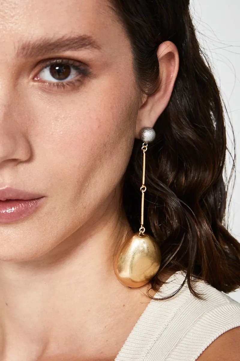 NALÌ | Orecchini lunghi con sfera oro spazzolato - 4