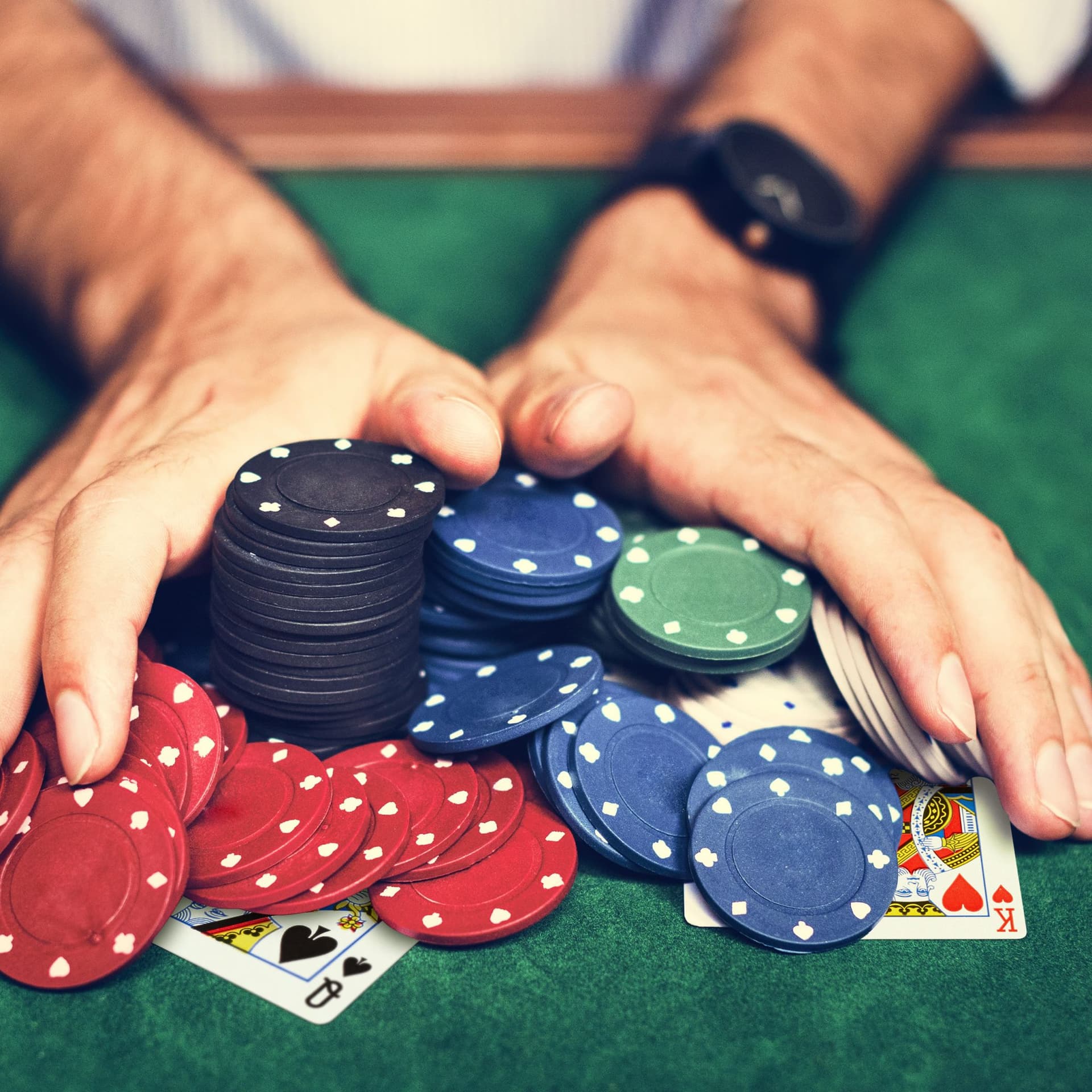 Set da Poker completo per giochi da tavola con 200 Chip e scatola in ferro - 3