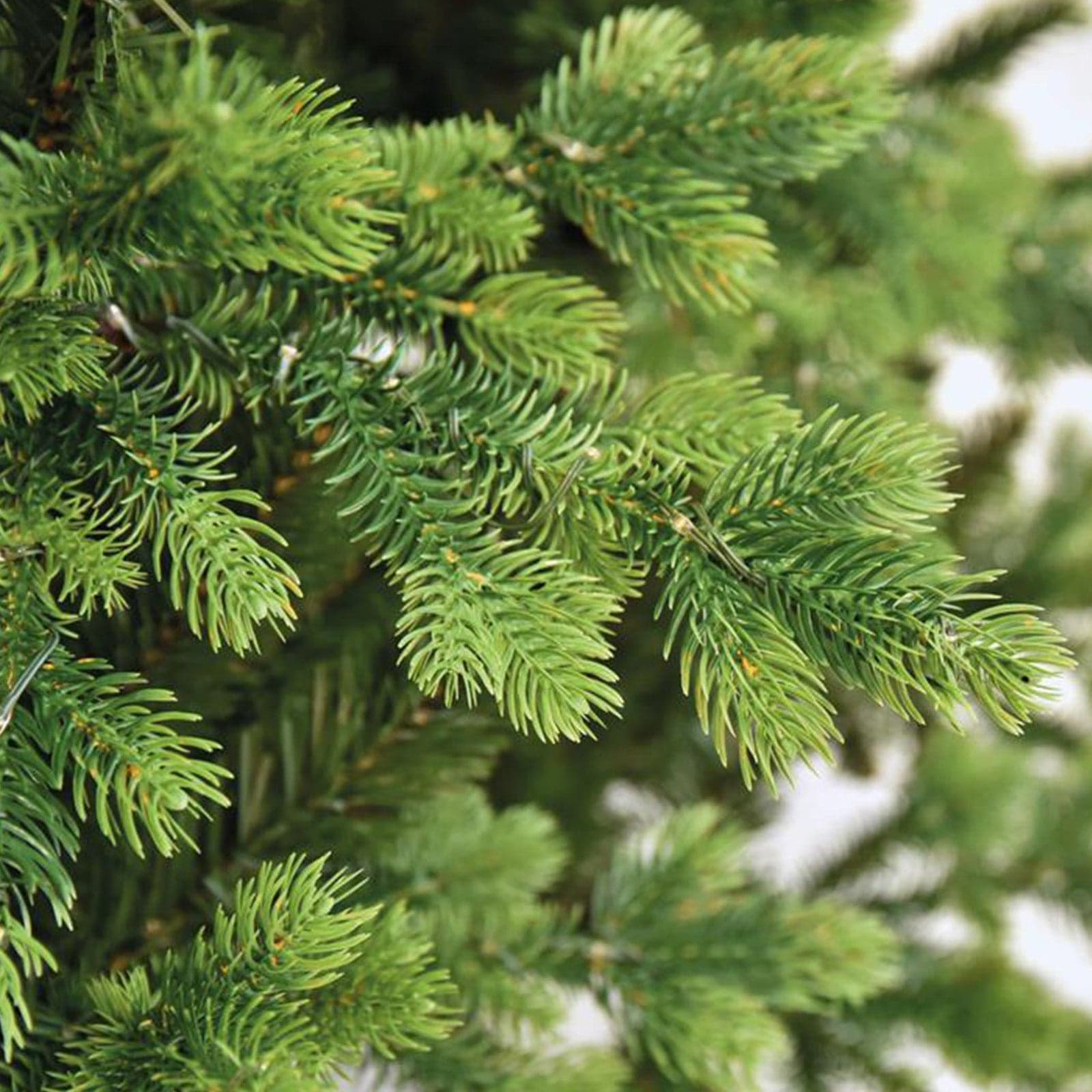 Albero di natale con Micro Led Incorporati "Madison" 80 % PE Effetto Real Touch - 6