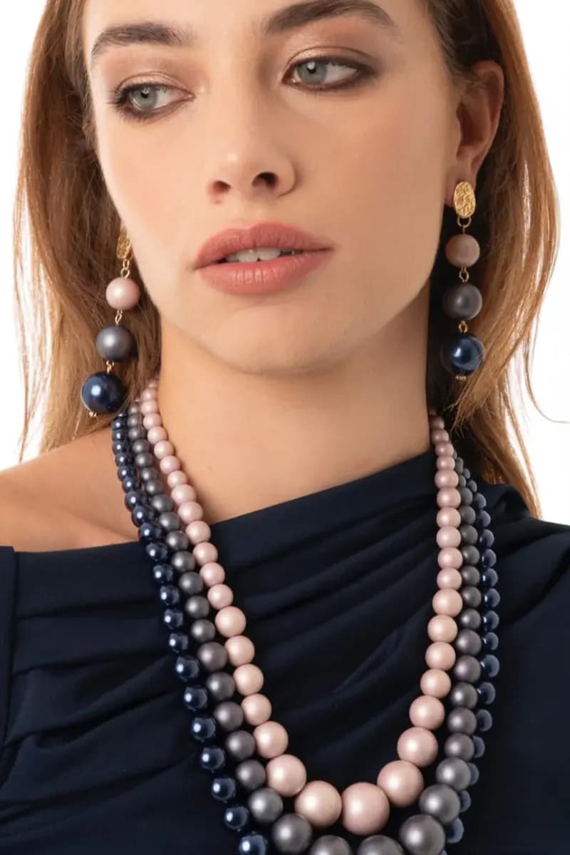 MYA ACCESSORIES | Orecchini pendenti a tre sfere in acrilico - 3