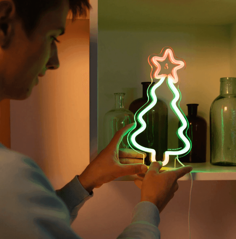 Legami - Lampada Decorativa Natalizia da Tavolo a Led Effetto Neon a forma di Albero di Natale - 4