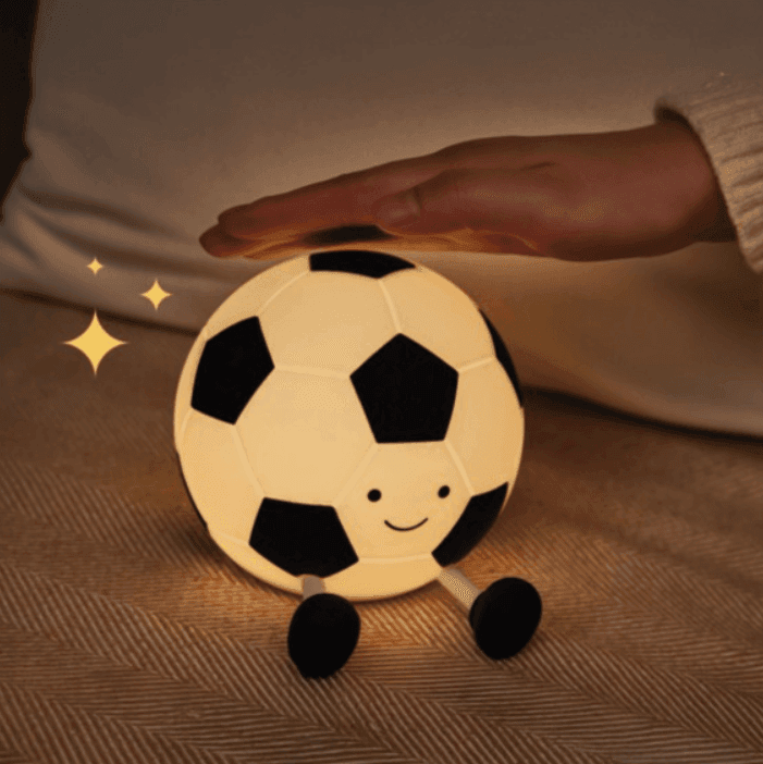 Olli - Lampada Luce Notturna in Silicone Chibi Friends Palla da Calcio - 3