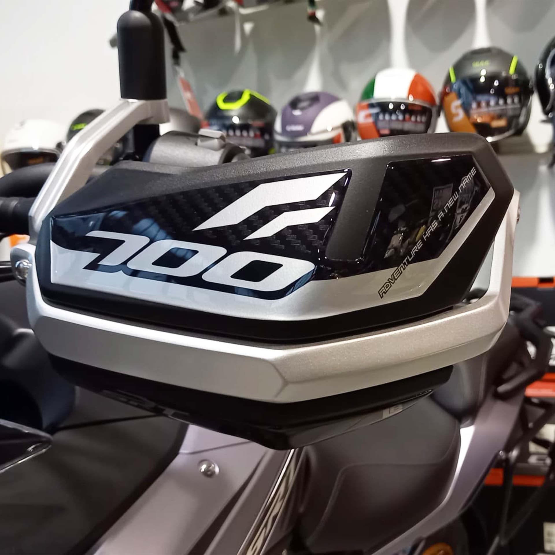 Adesivi resina 3D Protezione Paramani moto compatibile con QJ Motor SRT 700 - 14