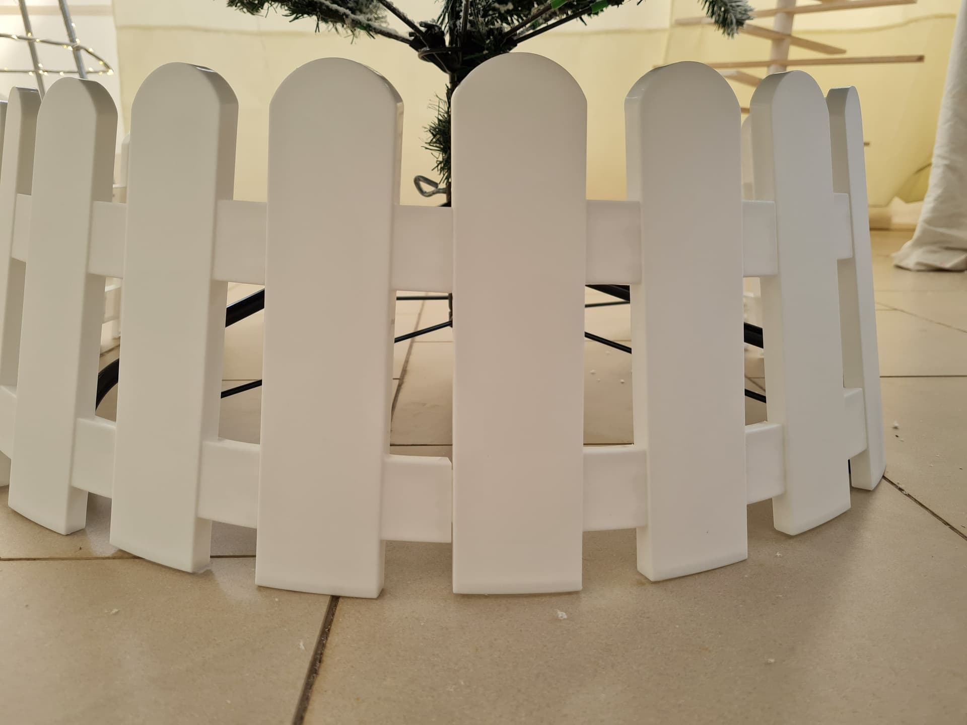 Staccionata copri base per Albero di Natale in resina bianca Ø 68 cm - 2