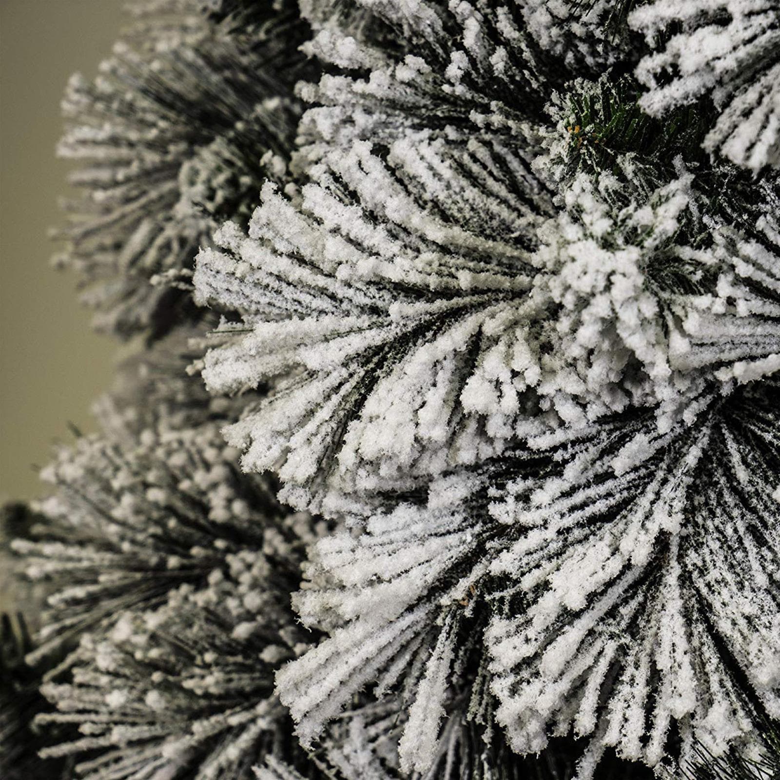 Albero di natale "Carey" in PP Effetto Aghi di Pino + PVC di Altissima qualità Innevato - 2
