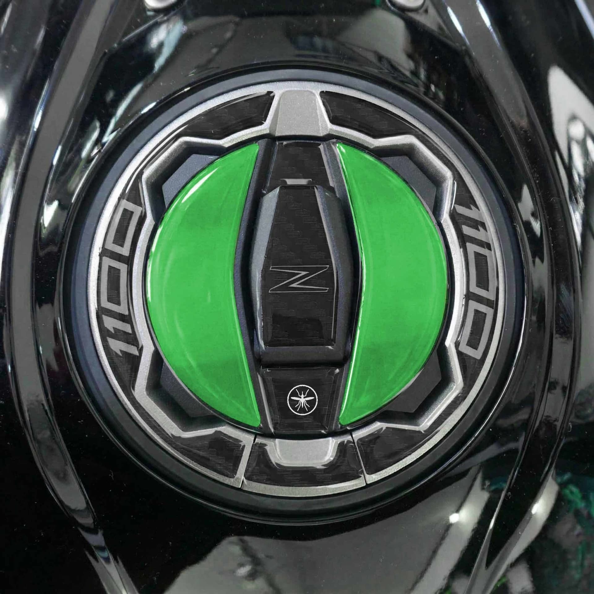 Adesivo 3D Protezione Tappo Serbatoio moto compatibile con Kawasaki Z1100 2025-2026 - 6