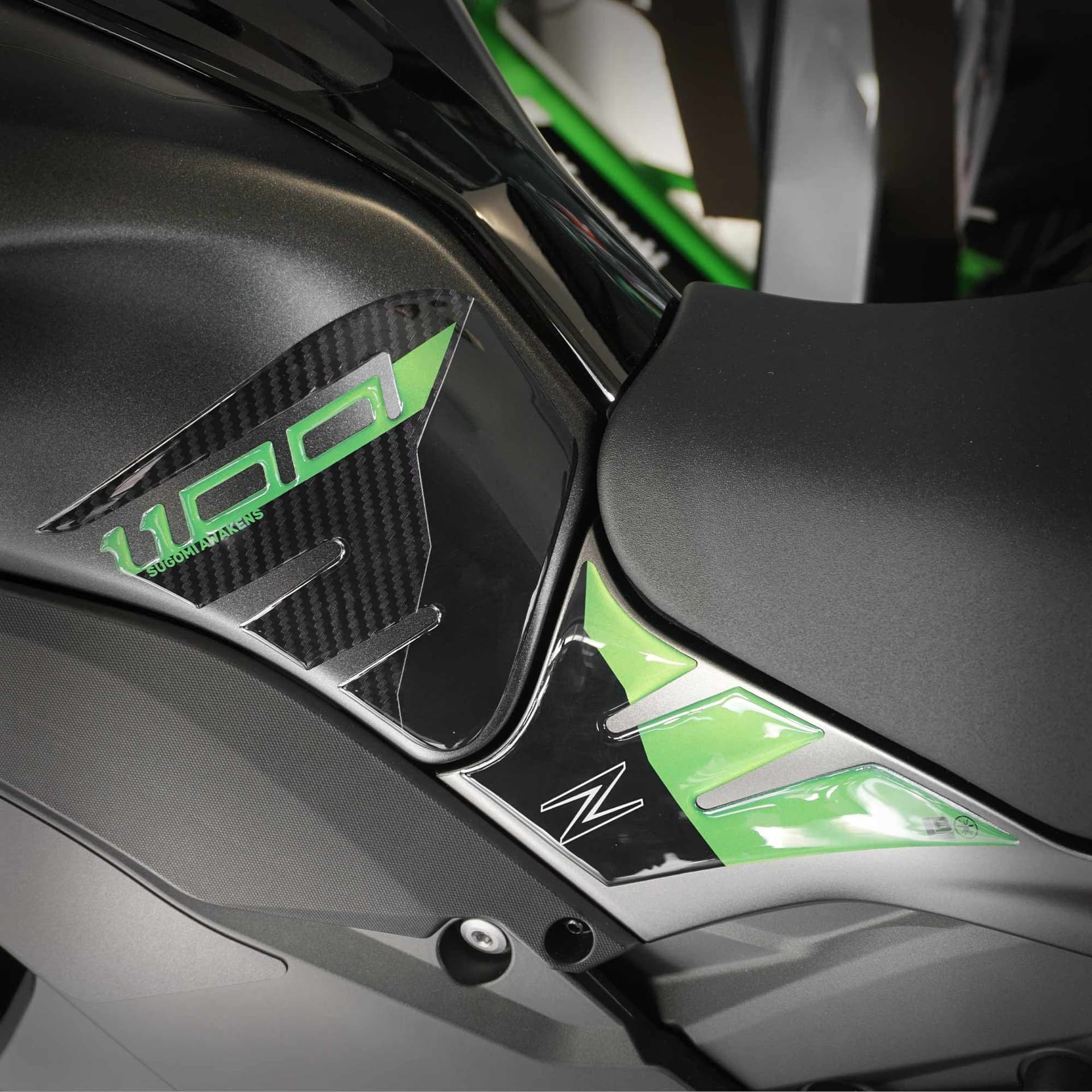 Protezioni Laterali Serbatoio Adesivi 3D compatibili con Kawasaki Z1100 2026 - 8