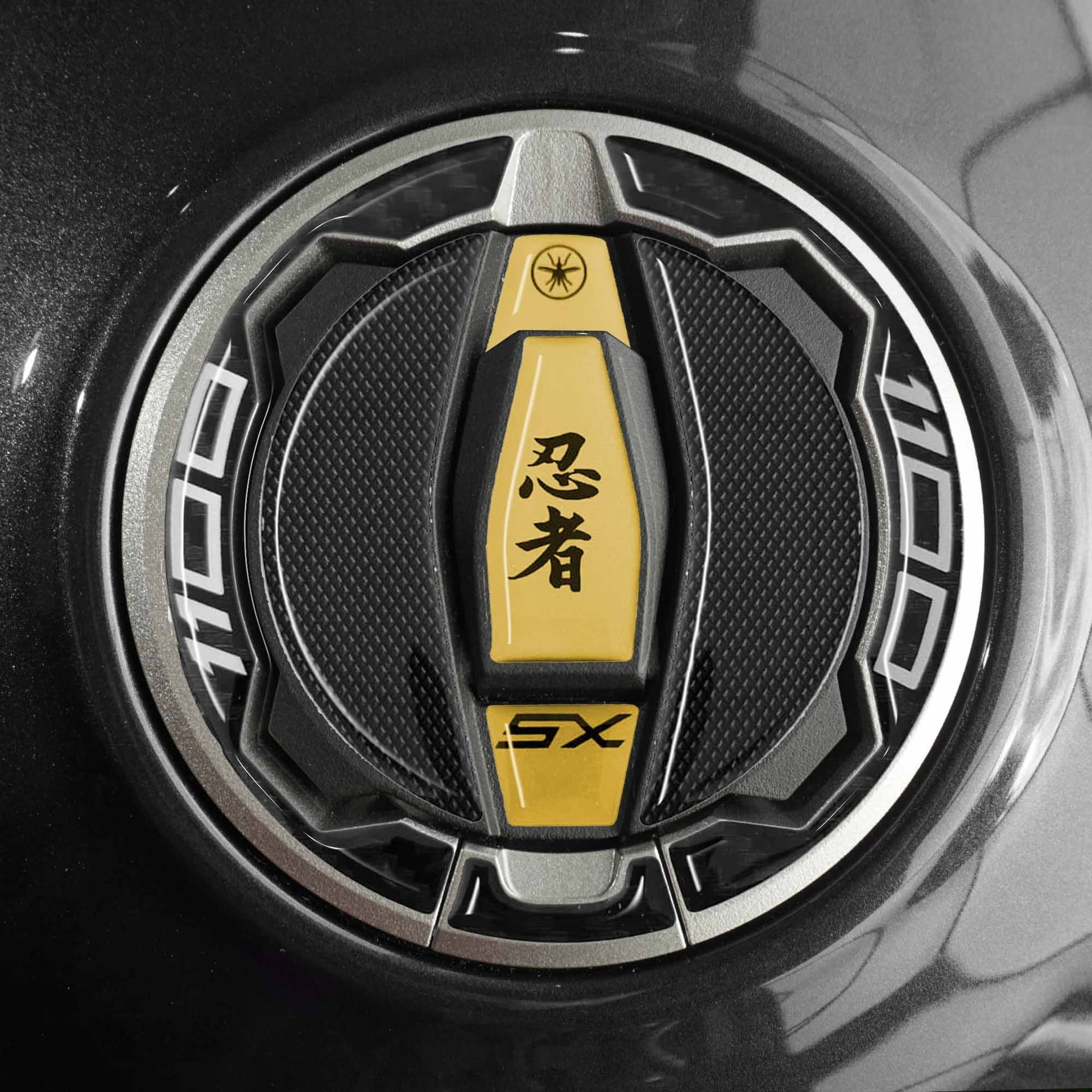 Adesivo Protezione Tappo Serbatoio moto compatibile con Kawasaki Ninja 1100SX - 21