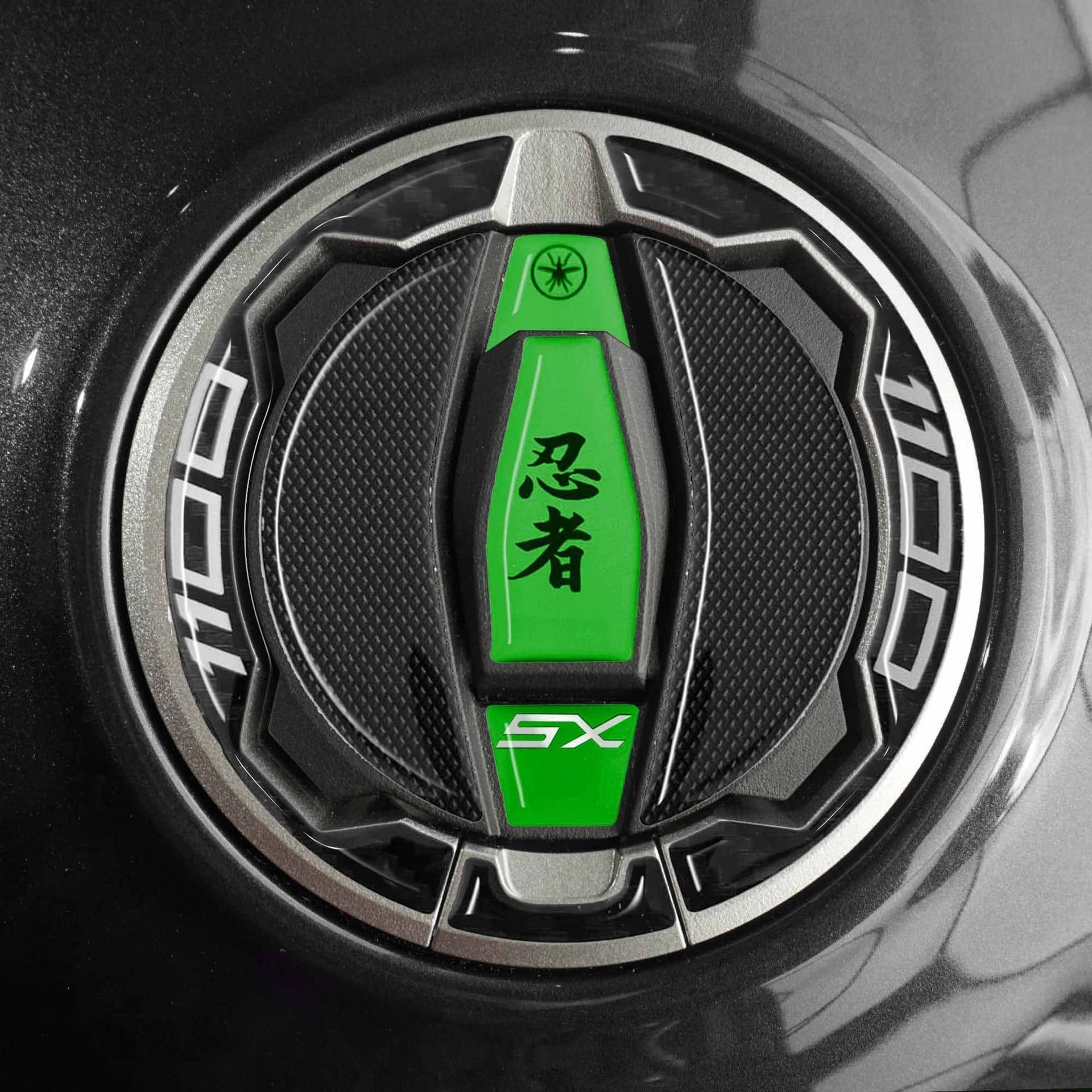 Adesivo Protezione Tappo Serbatoio moto compatibile con Kawasaki Ninja 1100SX - 23