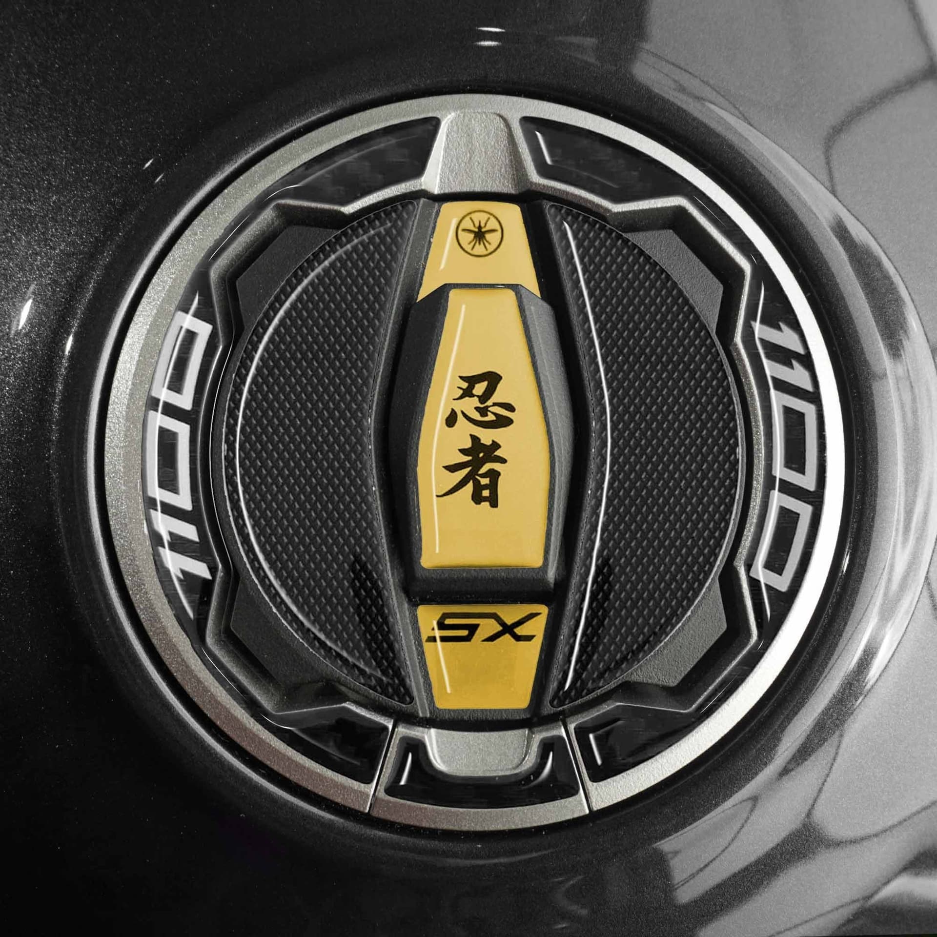 Adesivo Protezione Tappo Serbatoio moto compatibile con Kawasaki Ninja 1100SX - 6