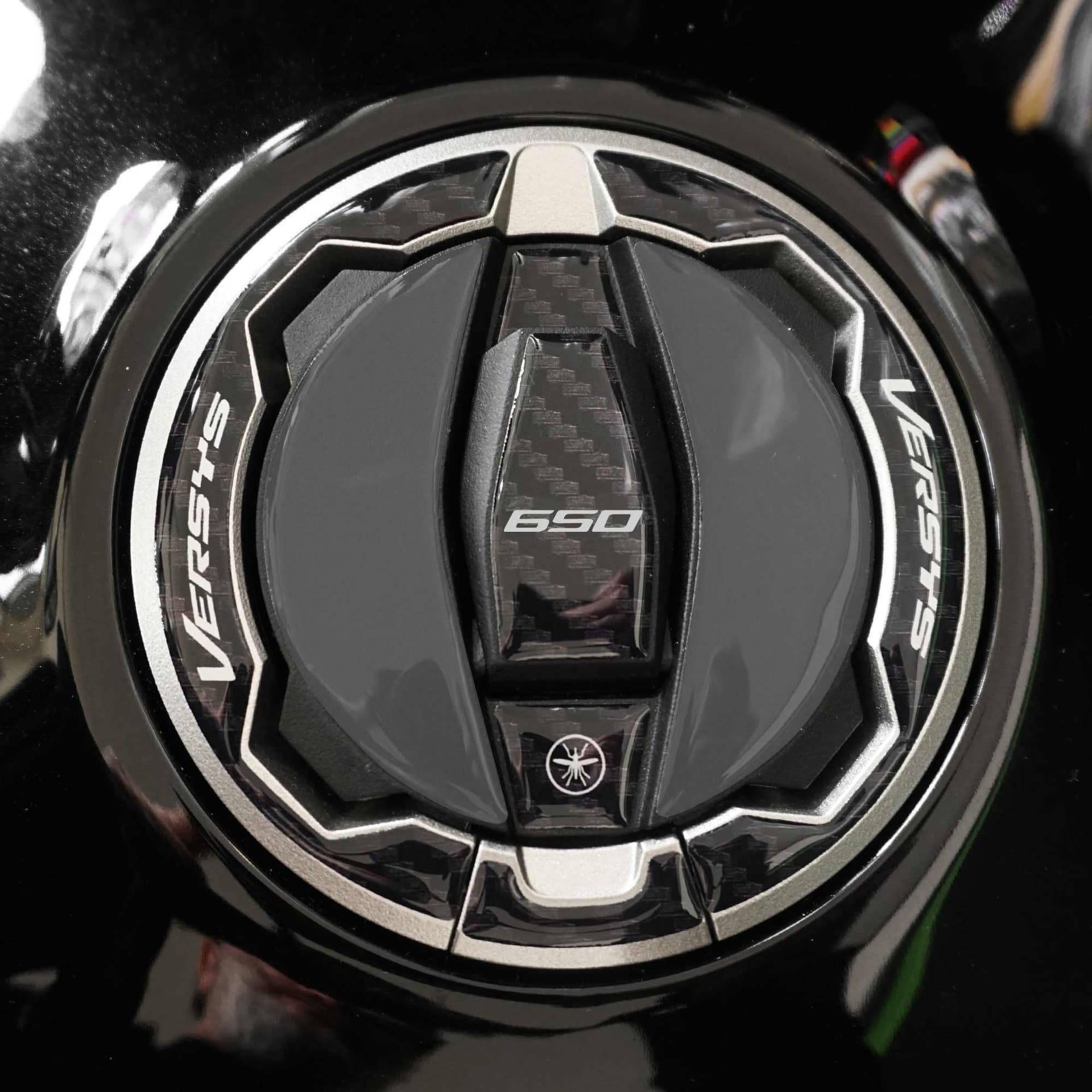 Adesivo 3D Tappo Serbatoio moto compatibile con Kawasaki Versys 650 2021-2026 - 34