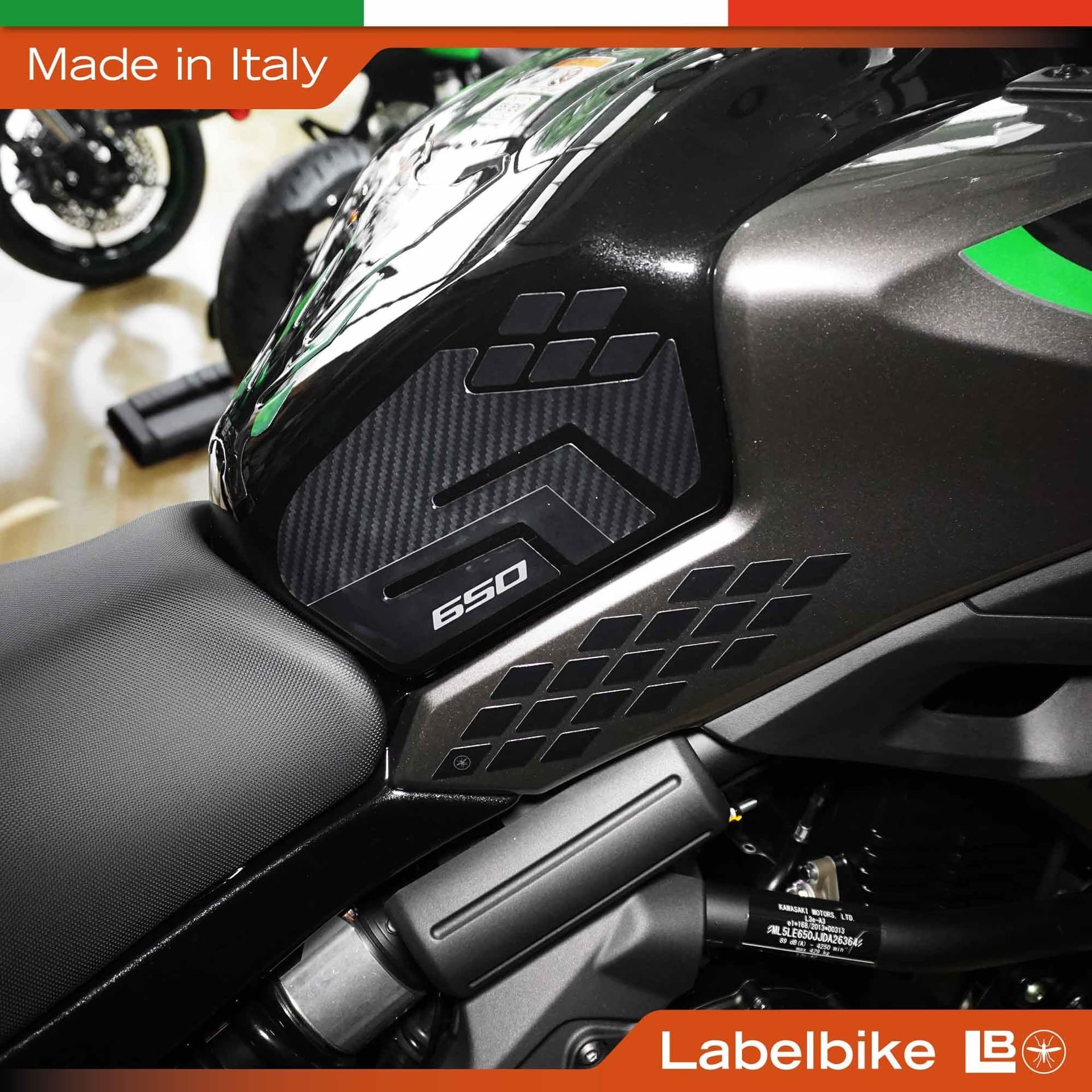 Adesivi 3D Laterali Serbatoio moto compatibili con Kawasaki Versys 650 2021-2026 - 4
